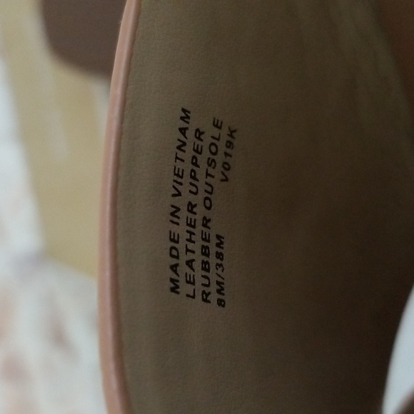 New Michael Kors Linden Croc-Embossed Sandals - Picture 13 of 13